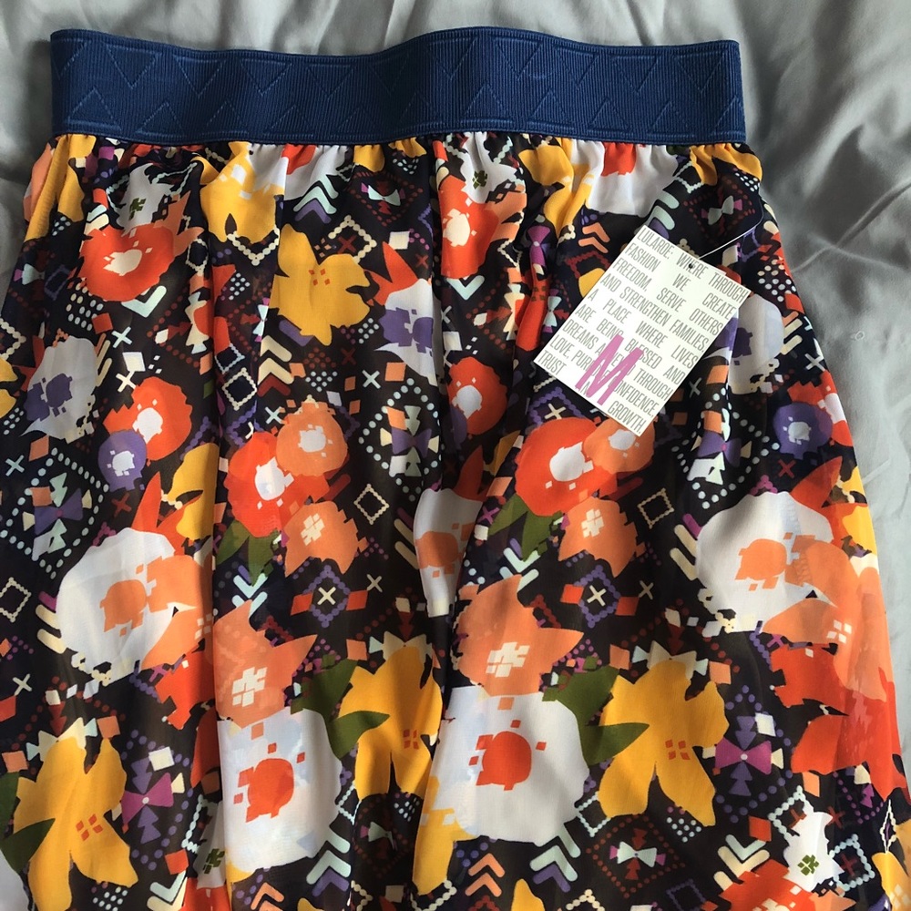 NWT Medium Lola Skirt by LuLaRoe